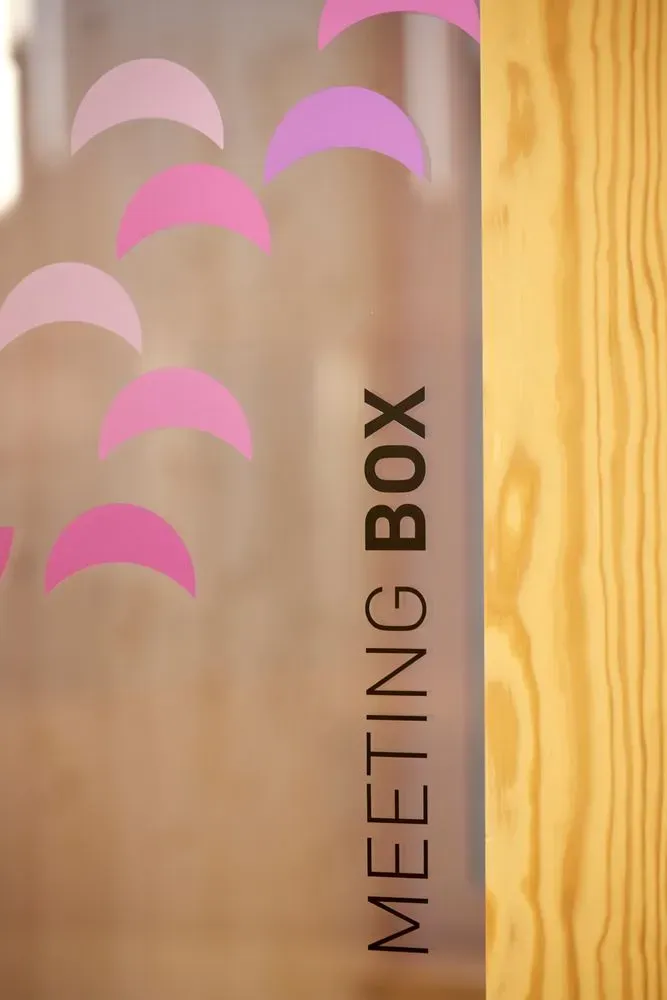MEETING BOX 3