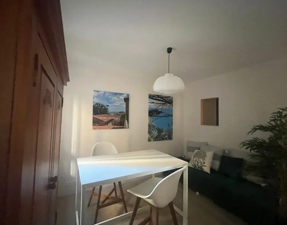 COWORKING côté rue Marceau -1 table haute partagée