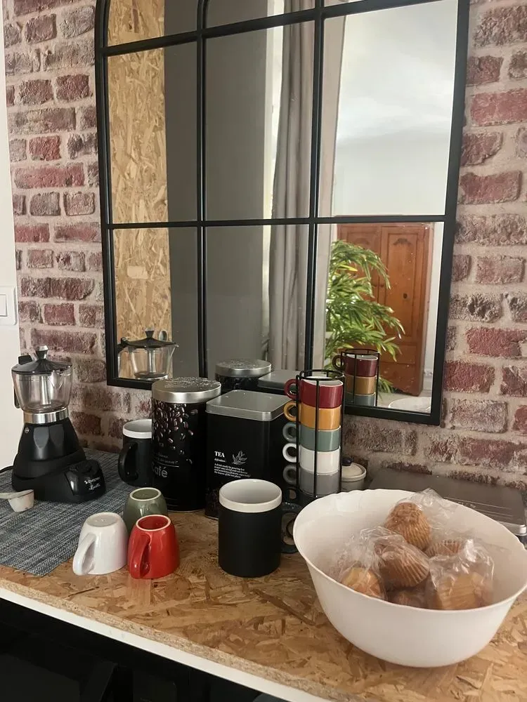 COWORKING côté rue Marceau -1 table haute partagée