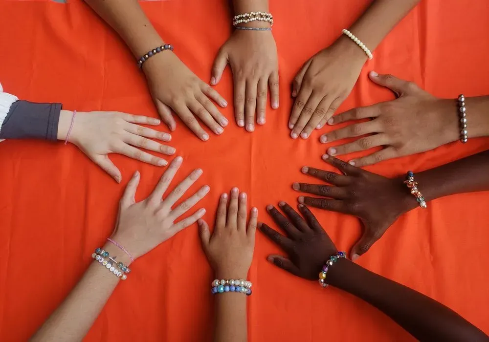 Atelier bracelets et boucles d'oreilles en perles