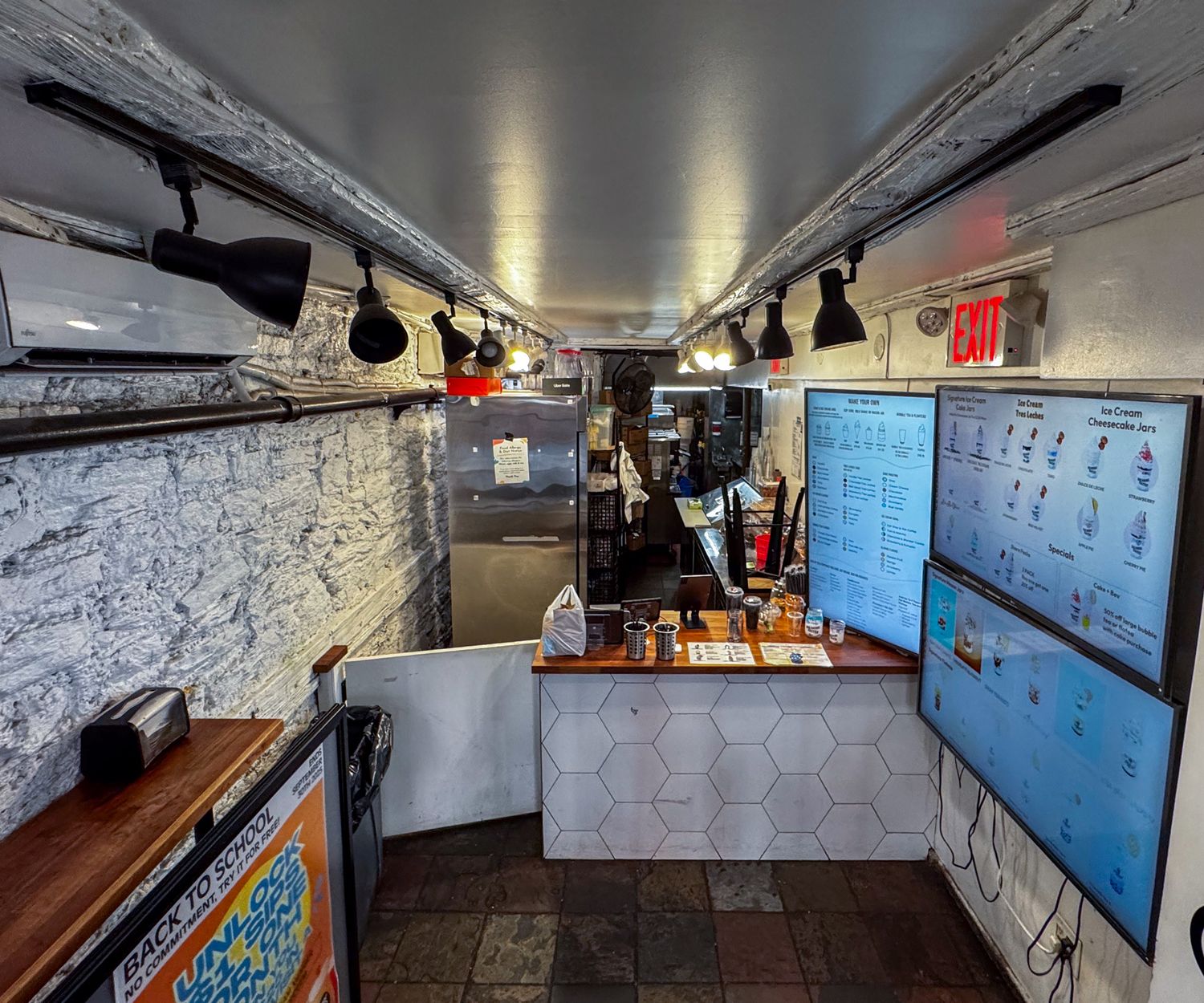 800 SF | Vented High Traffic Turn-Key Ice Cream Shop for Lease