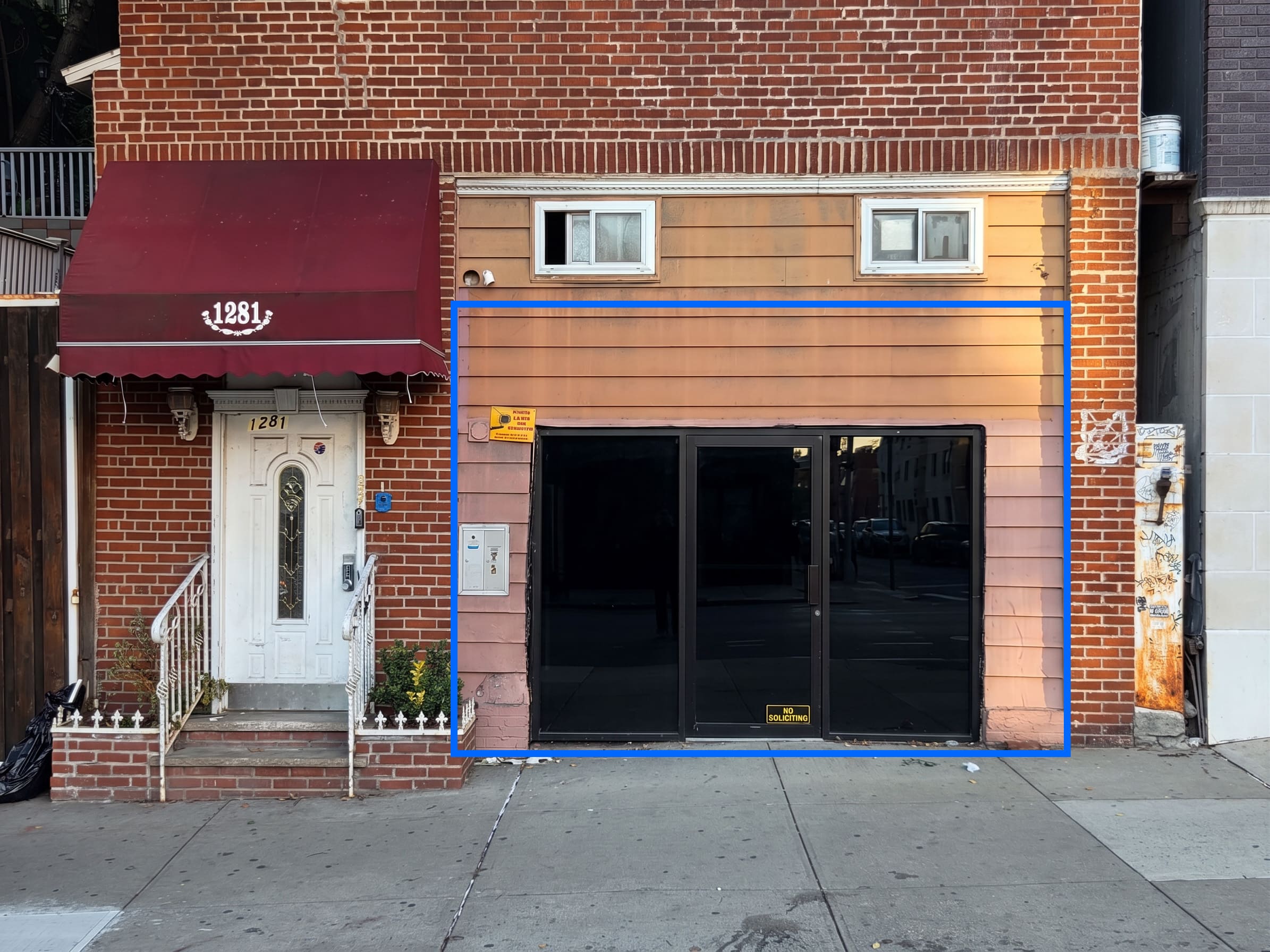 520 SF | Flexible Split-Level Workspace With Glass Storefront for Lease