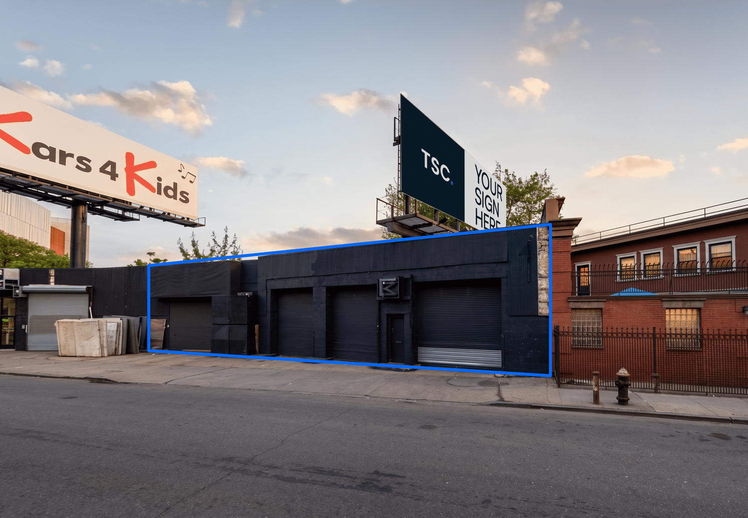 700 - 2,800 SF | Divisible Industrial Space With Roll-Down Gates & Backyard for Lease