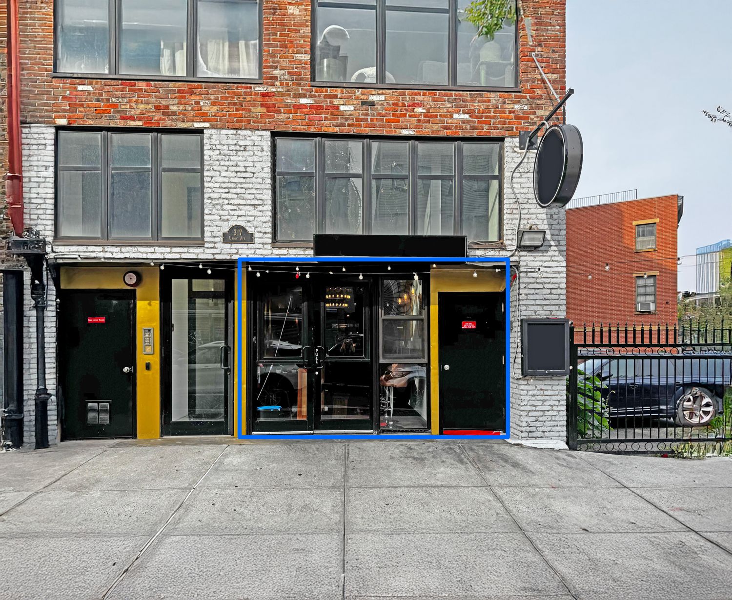 2,000 SF | Corner Turn-Key Restaurant with Glass Frontage for Sale
