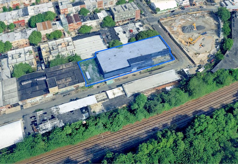 22,400 SF | Vacant Warehouse With Parking For Sale