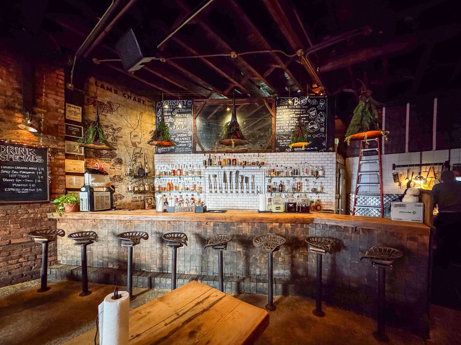 2,300 SF | Rare Restaurant Space for Lease - Full Liquor License Included