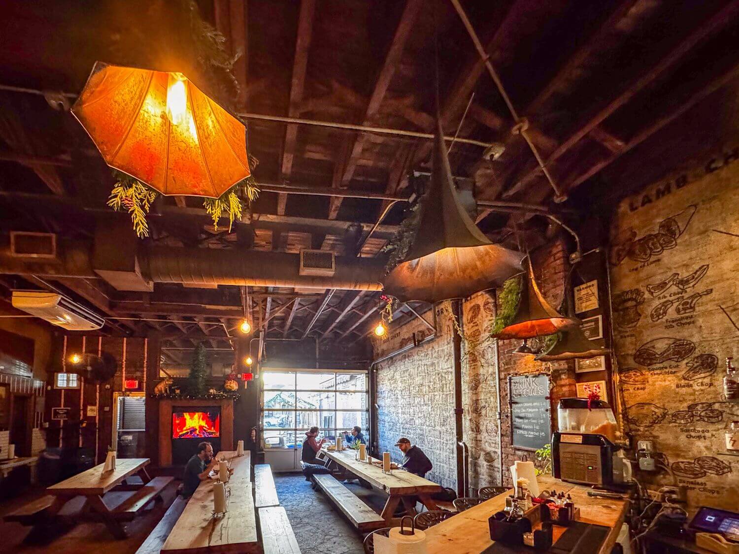 2,300 SF | Rare Restaurant Space for Lease - Full Liquor License Included