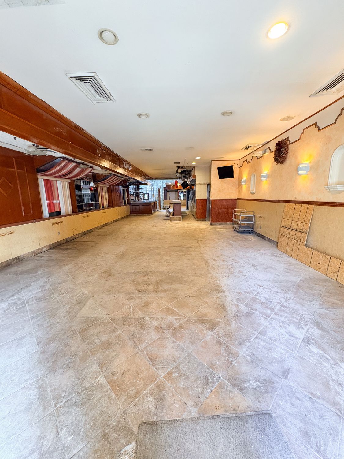 2,000 - 14,500 SF | Retail Spaces for Lease in Nostrand Plaza