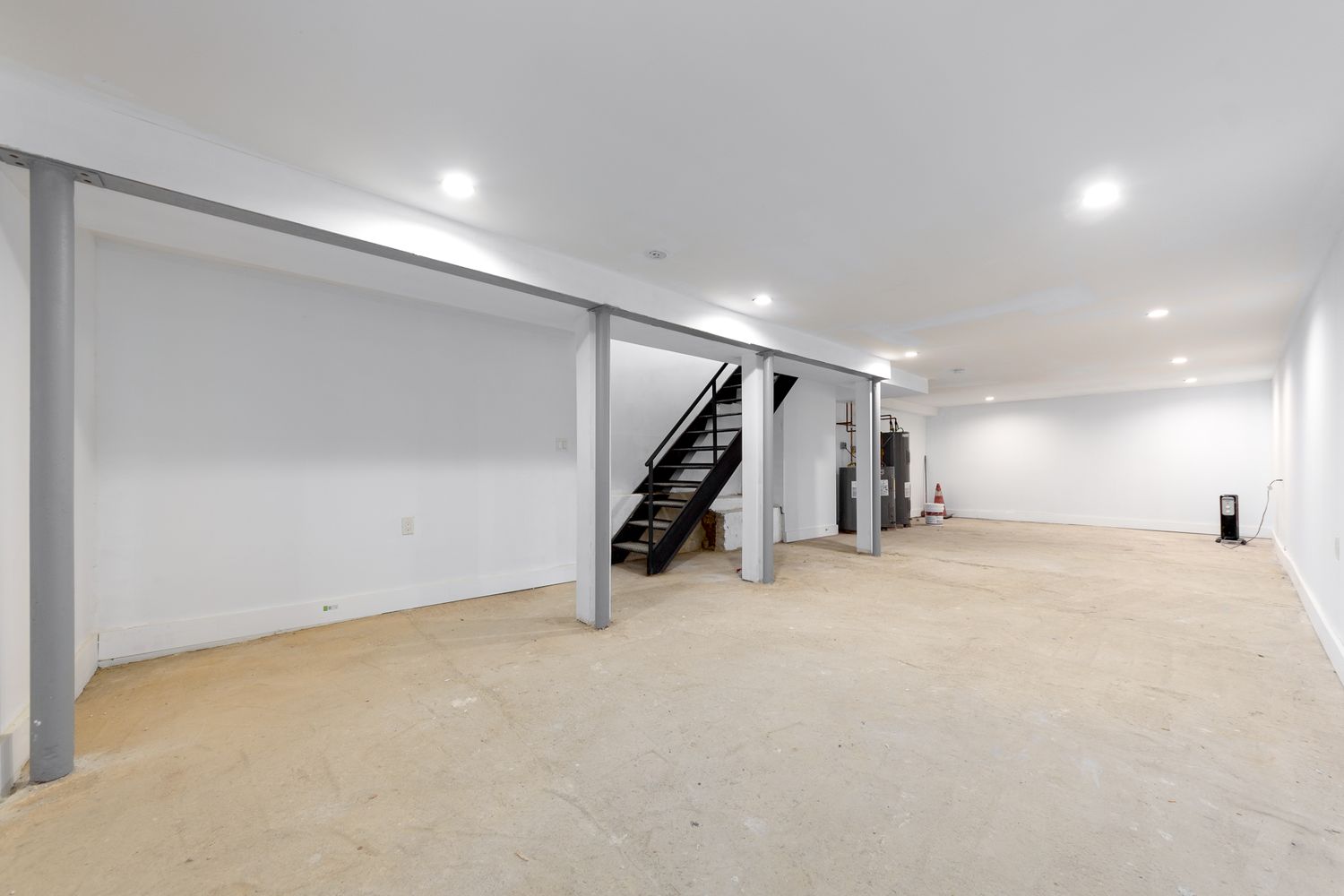 1,200 SF | Vanilla Box Retail with Backyard for Lease