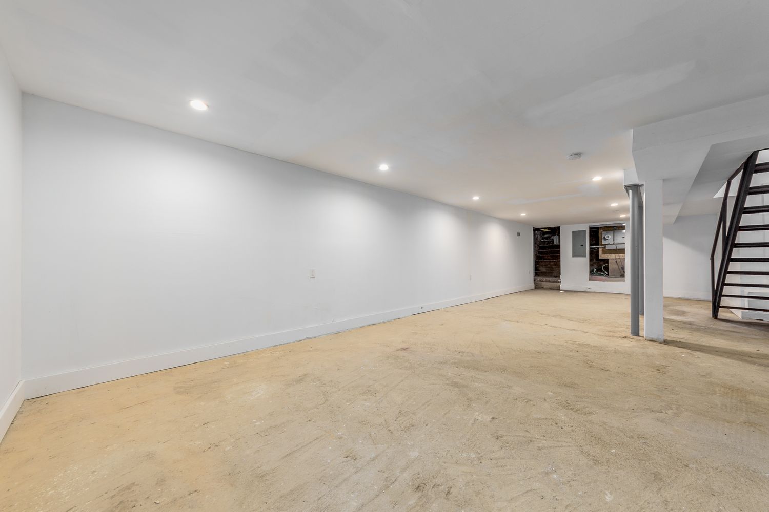 1,200 SF | Vanilla Box Retail with Backyard for Lease