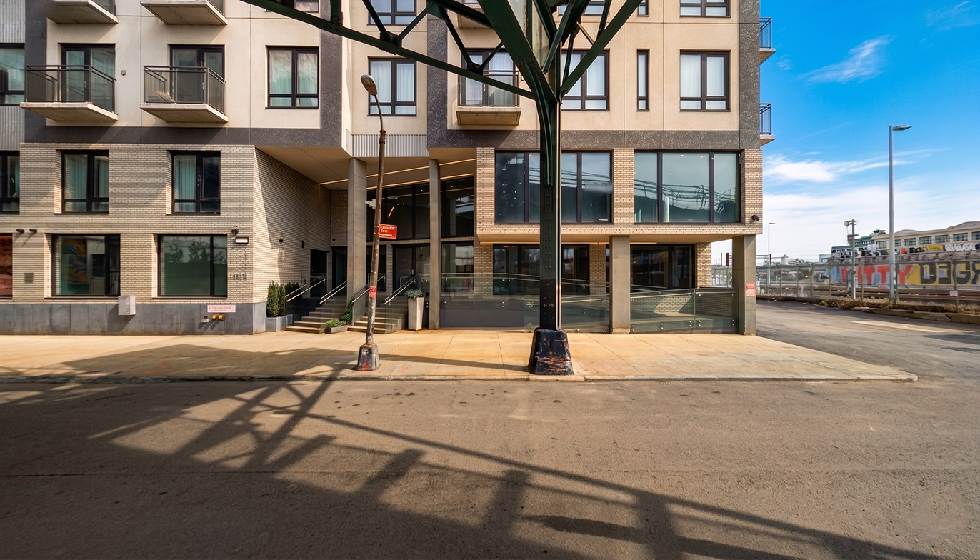 3,000 SF | Vented Retail Space with Private Side Enterance for Lease