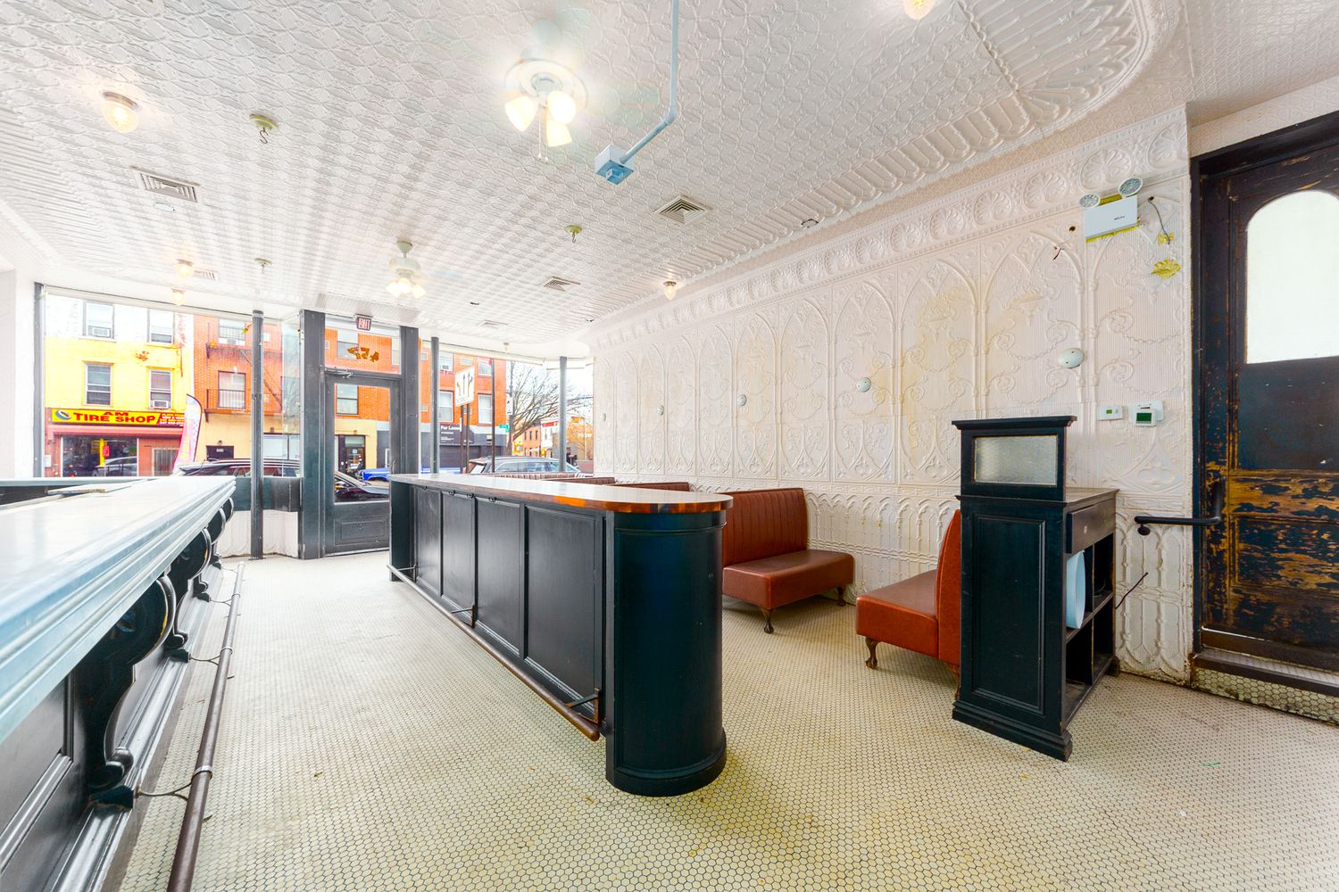 2,000 SF | Park Slope Restaurant/Retail Space + 1,000 SF Backyard for Lease
