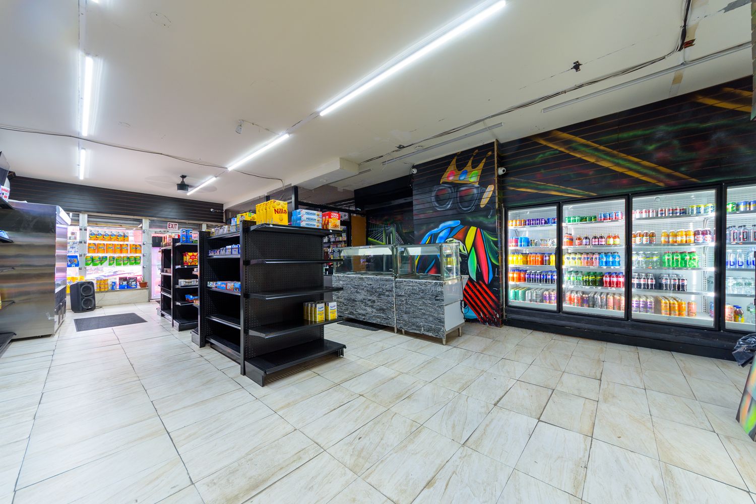 1,500 SF | Corner Retail Space with Glass Storefront for Lease