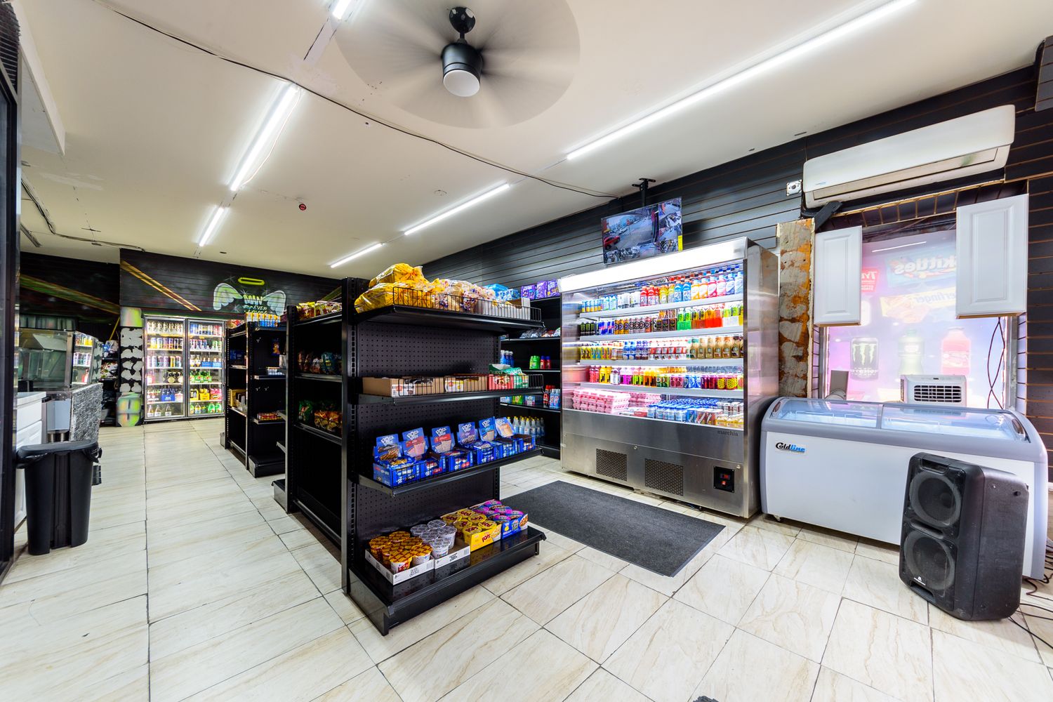 1,500 SF | Corner Retail Space with Glass Storefront for Lease