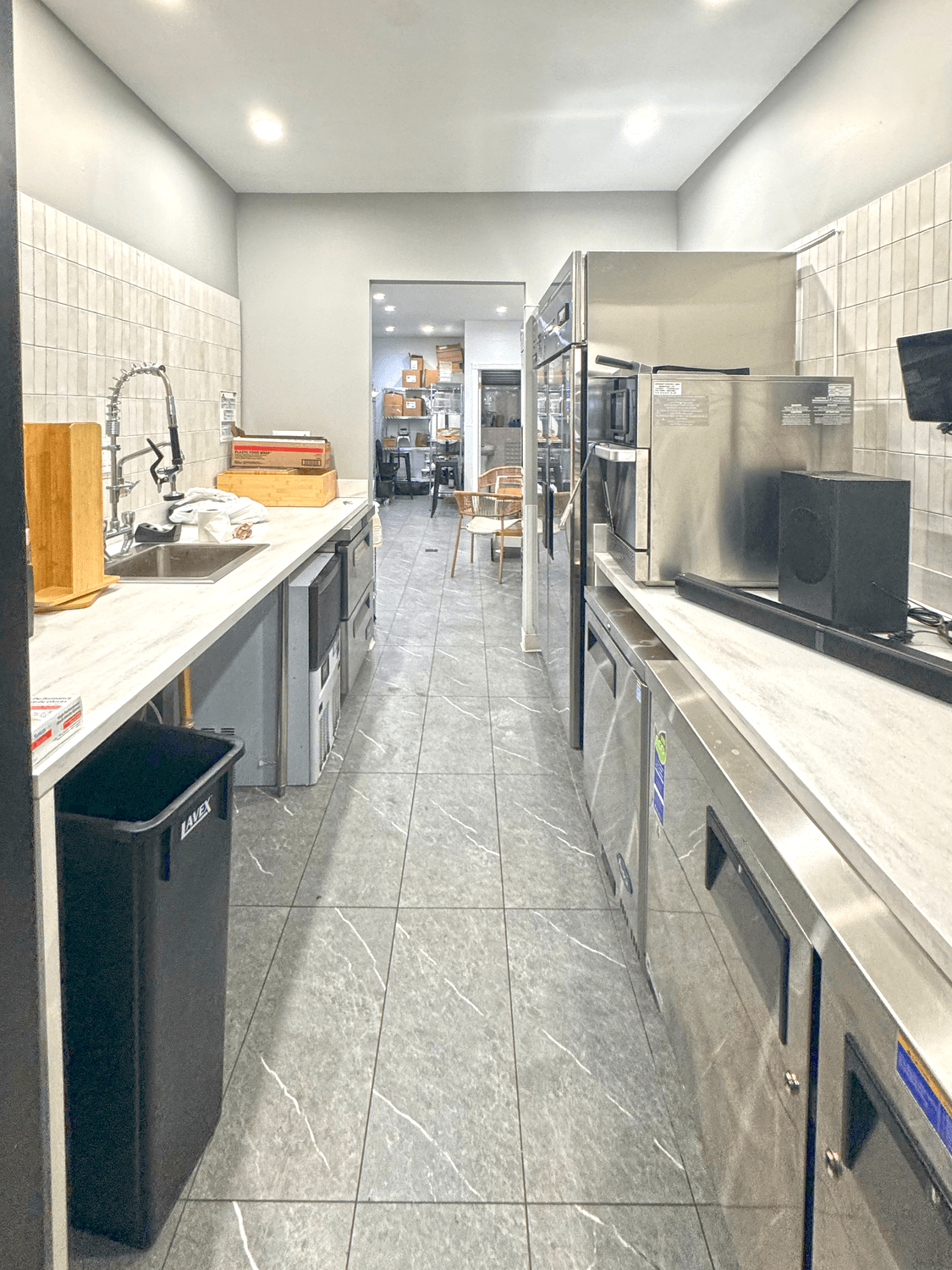 600 SF | Turnkey Space with Basement & Glass Frontage for Lease