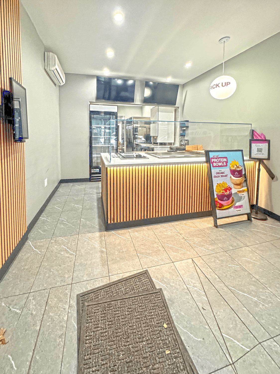 600 SF | Turnkey Space with Basement & Glass Frontage for Lease