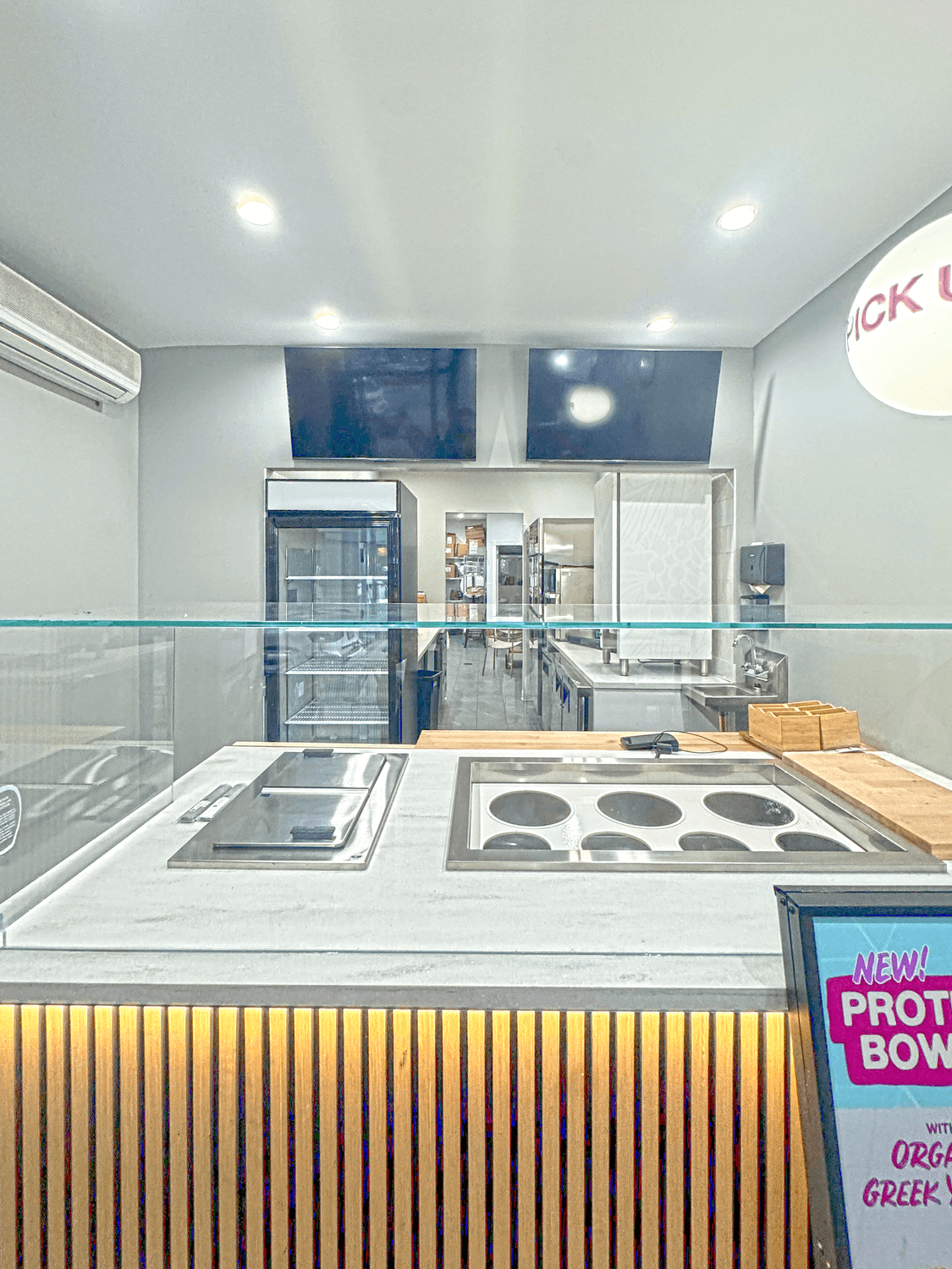 600 SF | Turnkey Space with Basement & Glass Frontage for Lease