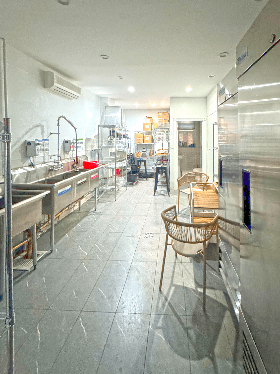 600 SF | Turnkey Space with Basement & Glass Frontage for Lease