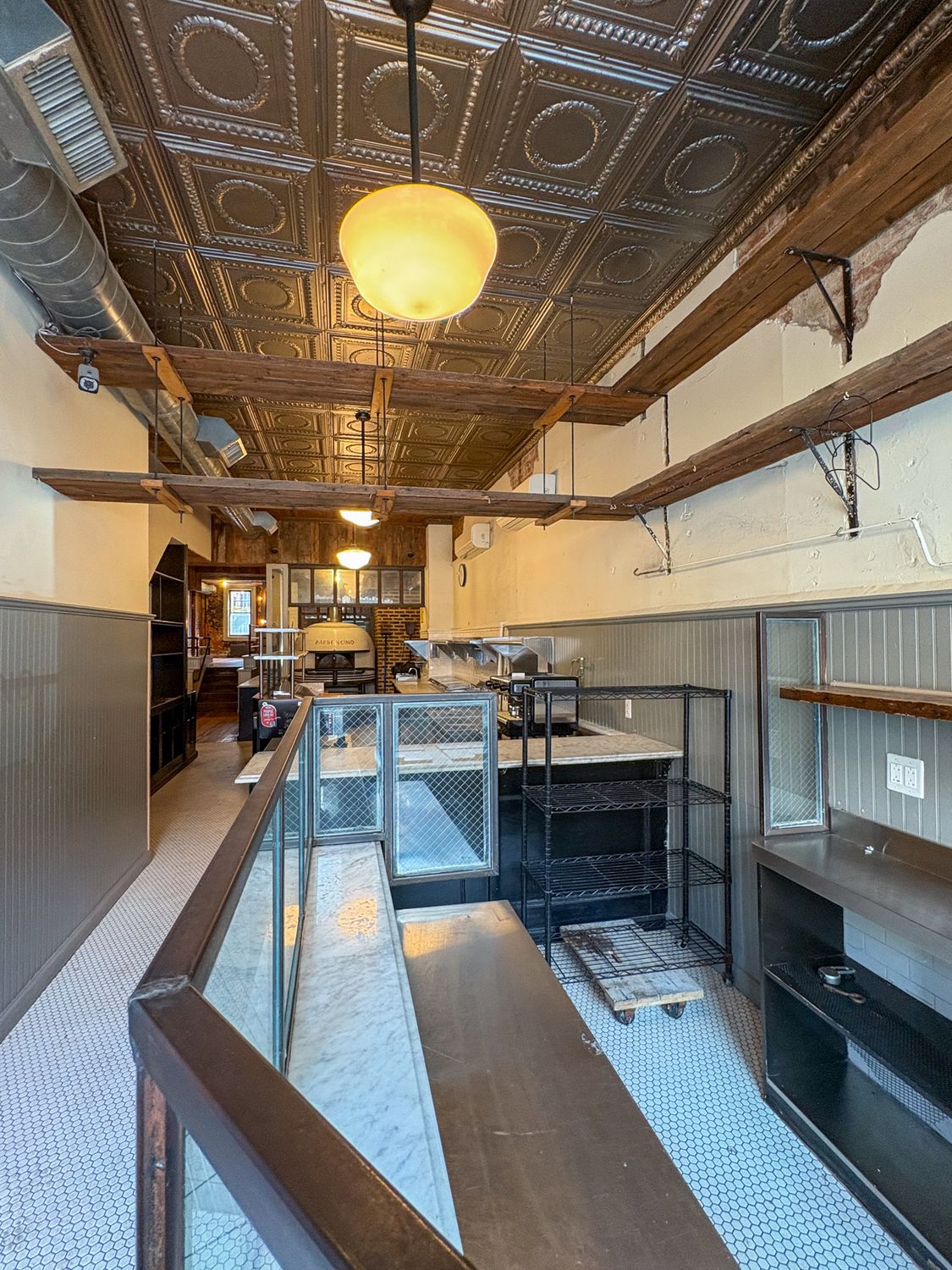 1,900 SF | Turnkey Restaurant & Bar with 1,500 SF Usable Basement for Lease