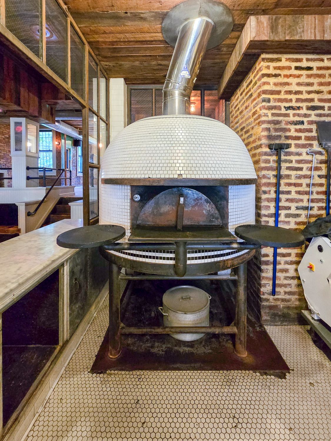 1,900 SF | Turnkey Restaurant & Bar with 1,500 SF Usable Basement for Lease