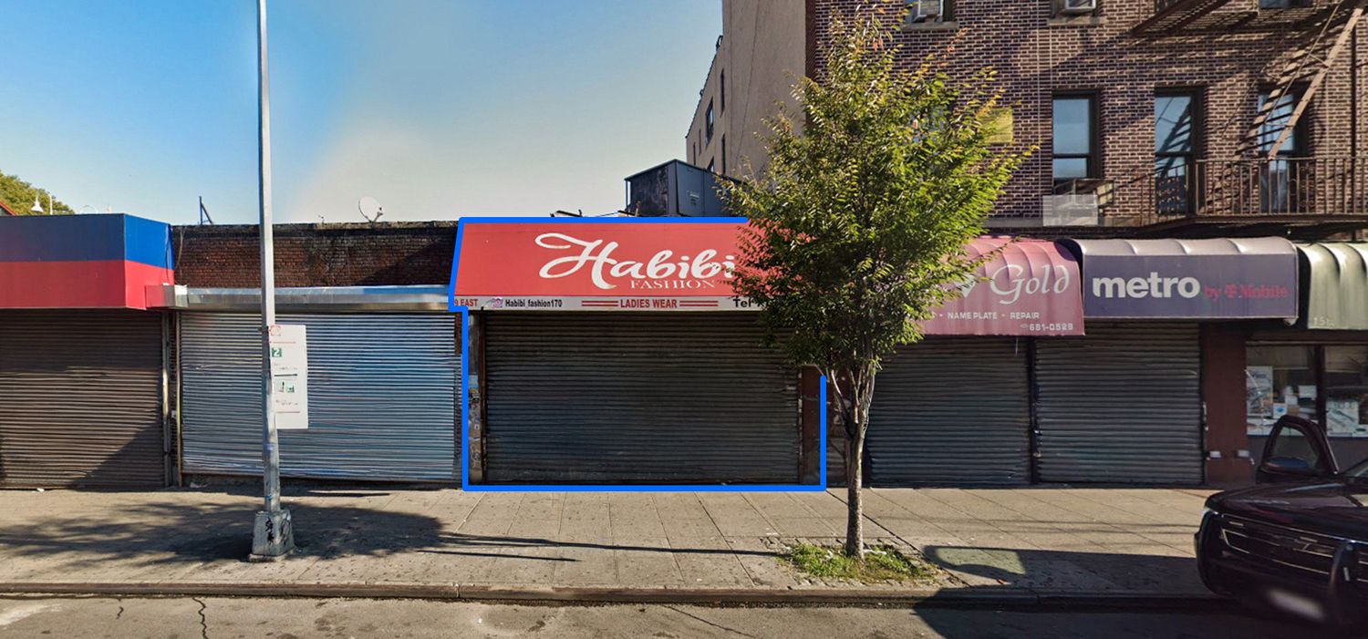 2,000 SF | Retail Space With Glass Frontage For Lease