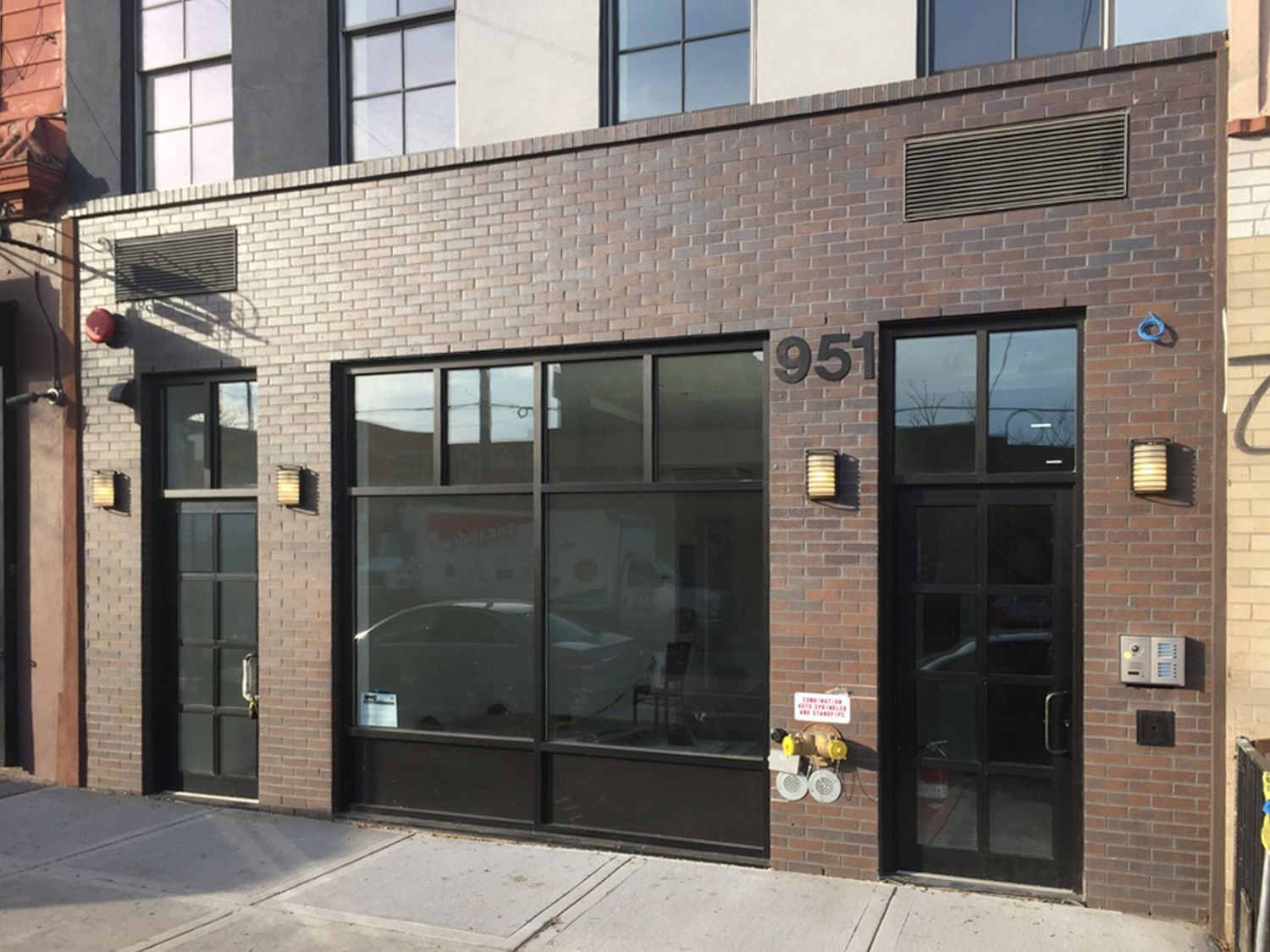 525 SF | East Williamsburg Retail Space with Beautiful Glass Frontage for Lease
