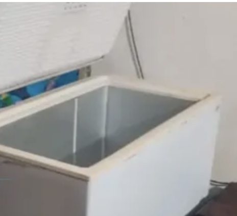 Imagen sobre Encuentran a pequeño dentro de un refri; se metió porque tenía calor 