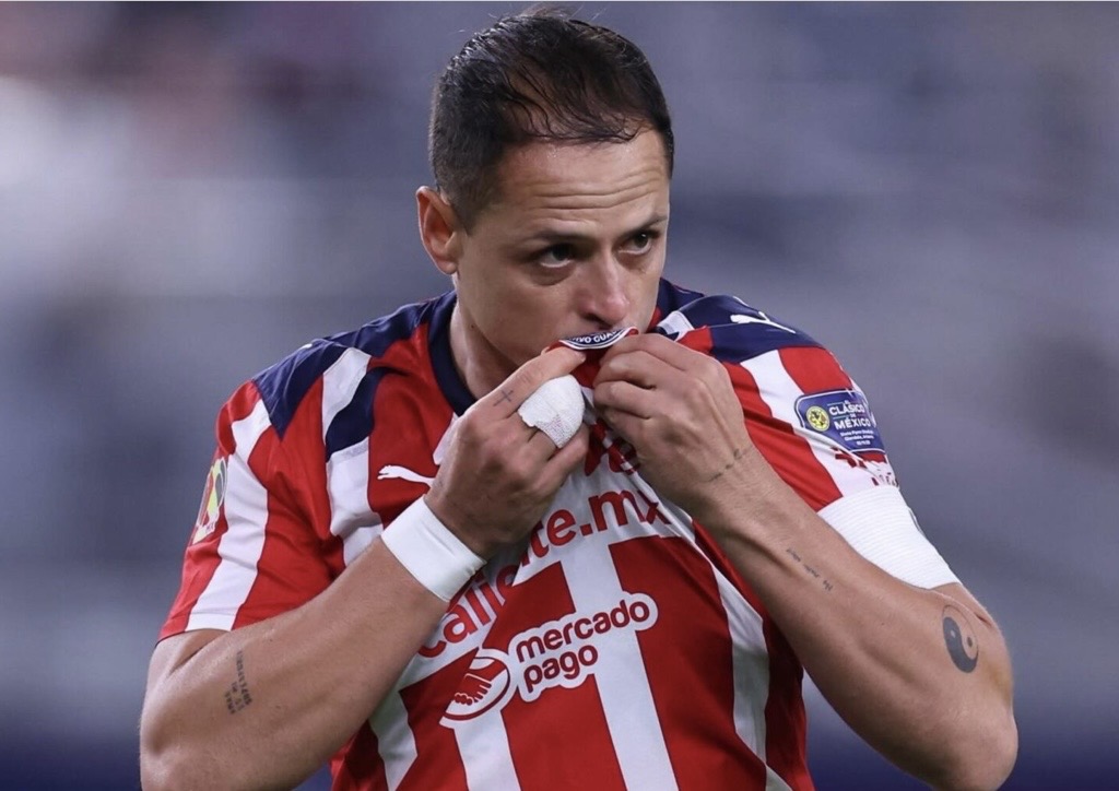 Imagen sobre Chivas hace oficial la salida de Javier Chicharito Hernández