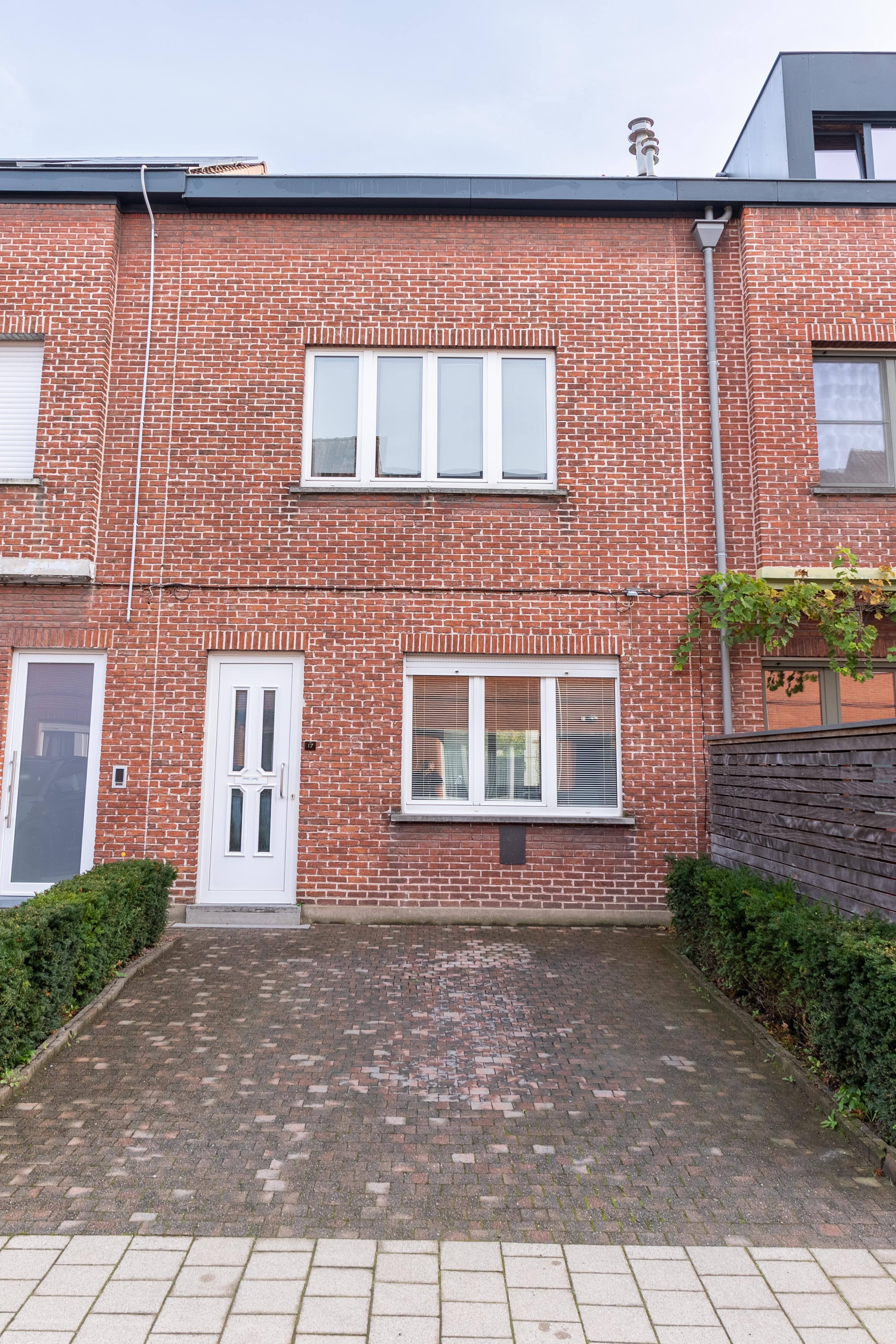 Op te frissen woning met gezellige tuin in Gentbrugge