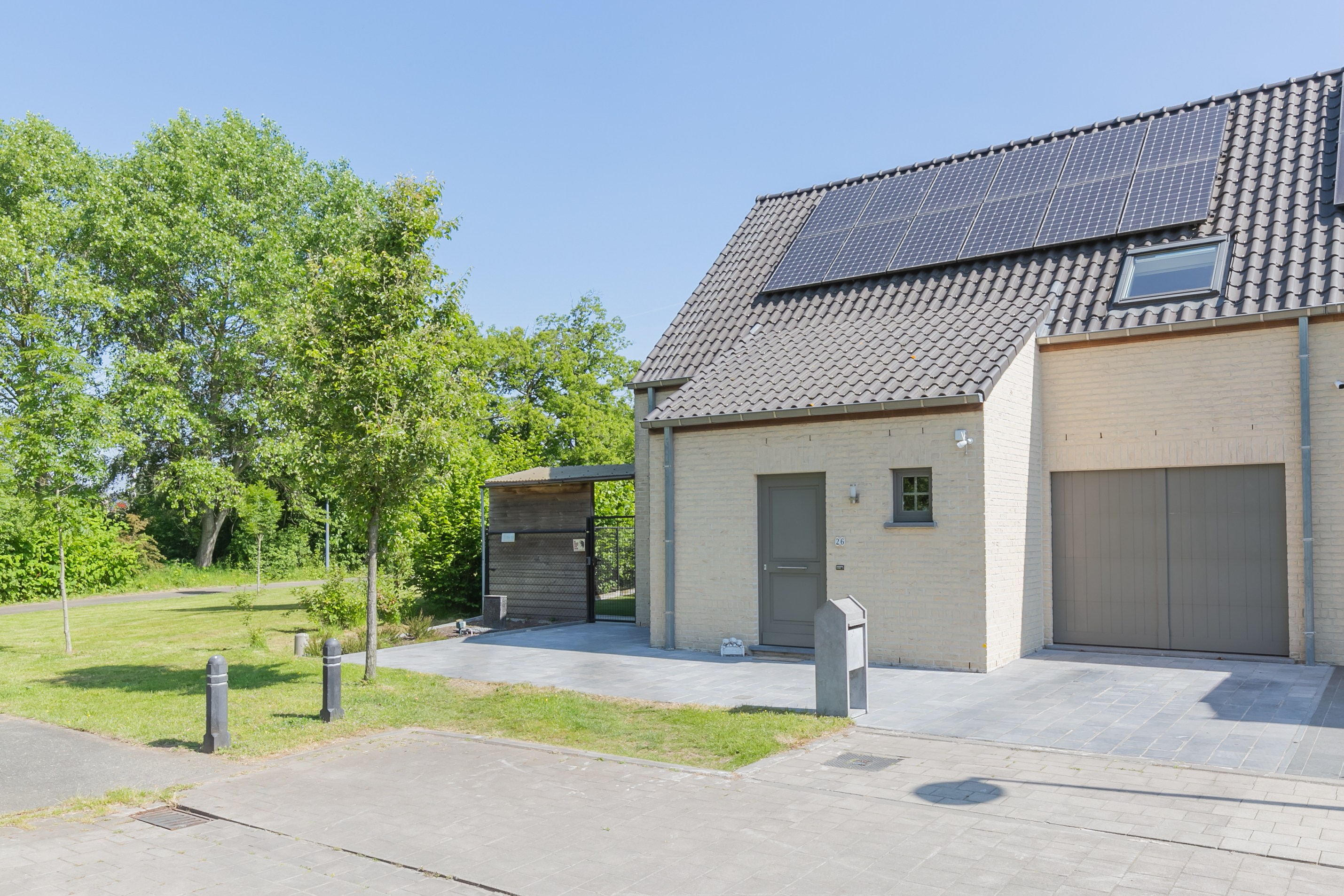 Halfopen bebouwing in gezellige wijk
