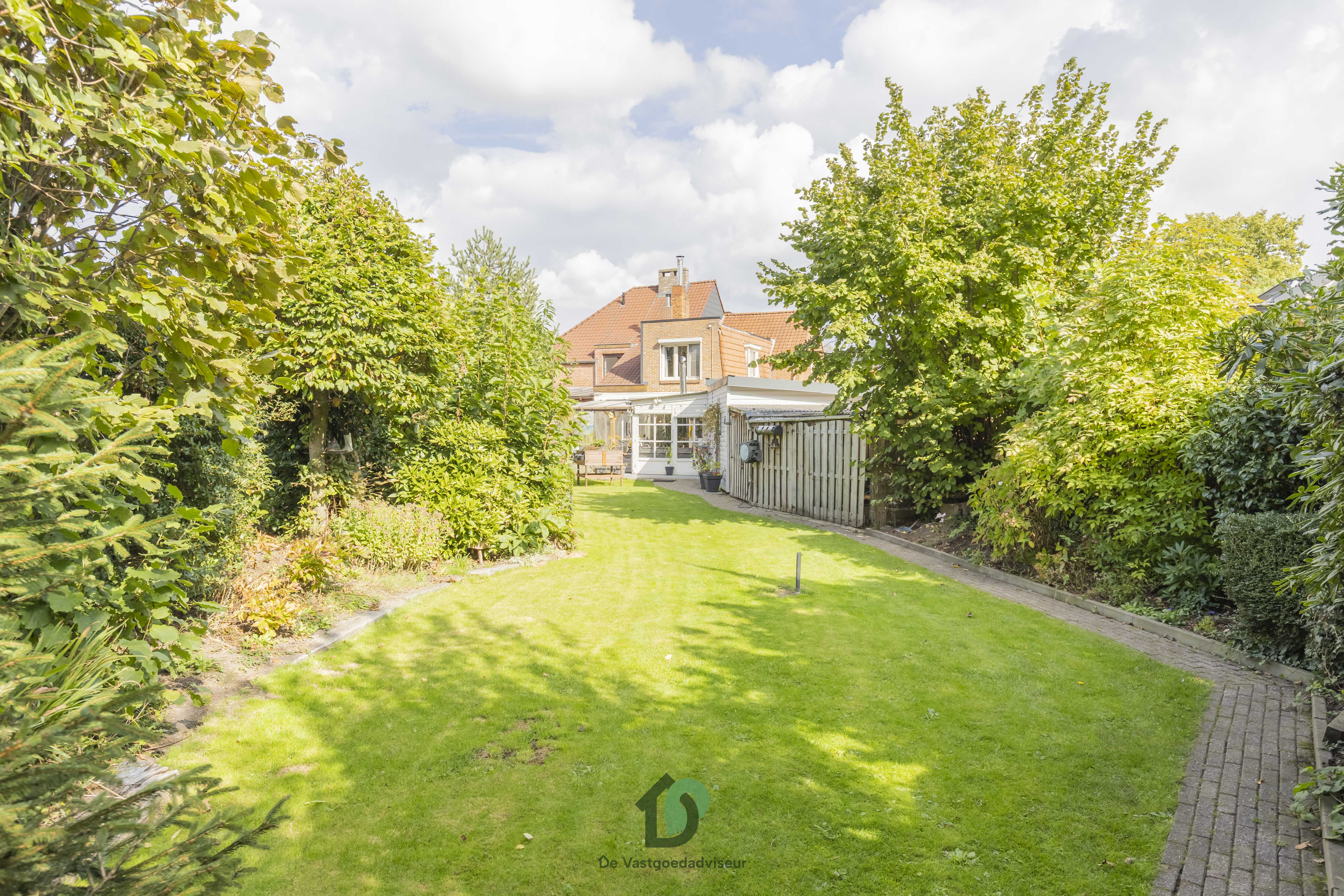 Karaktervolle woning met prachtige tuin op een uitstekende locatie in Sint-Amandsberg