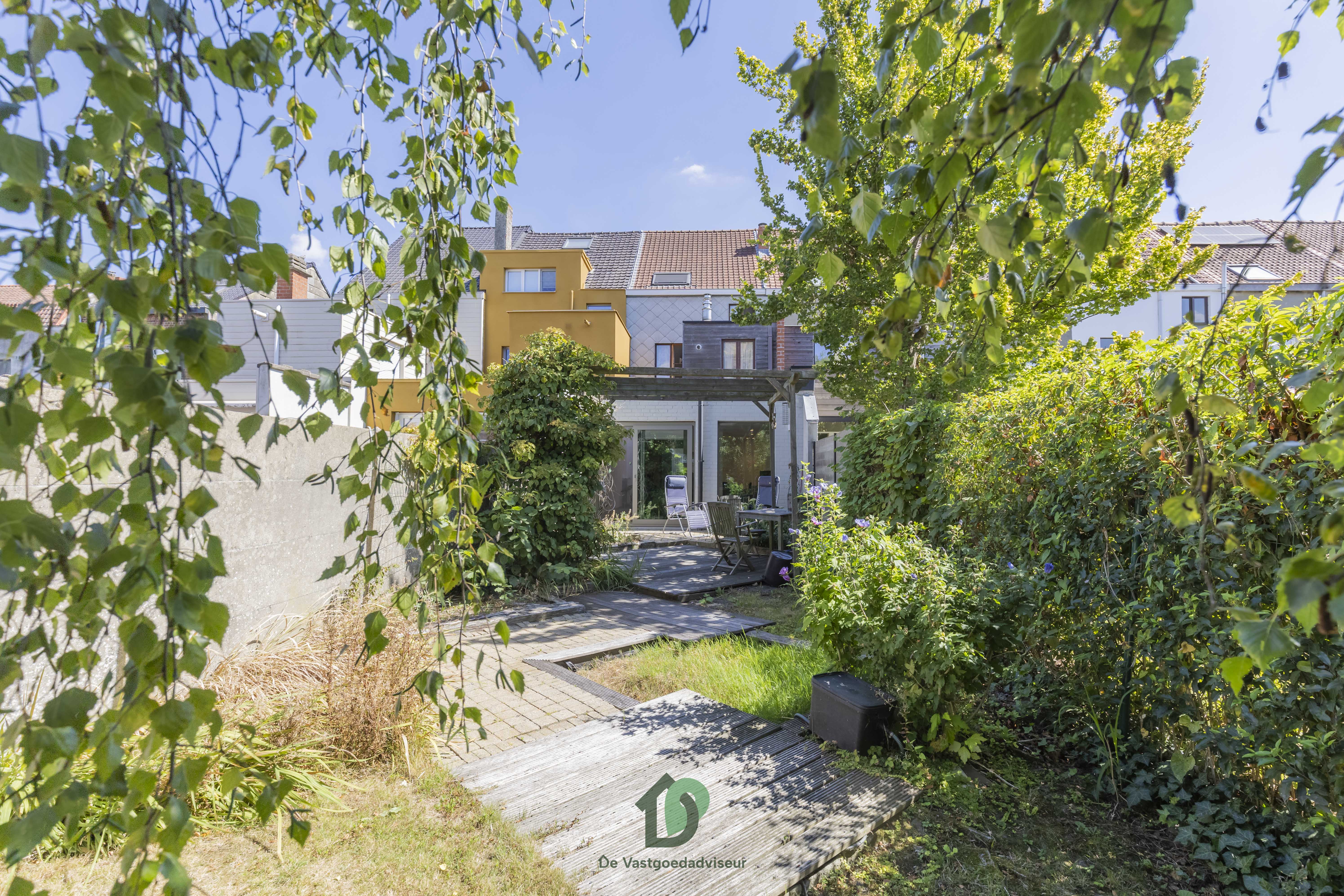 Stijlvolle woning met prachtige tuin in Sint-Amandsberg