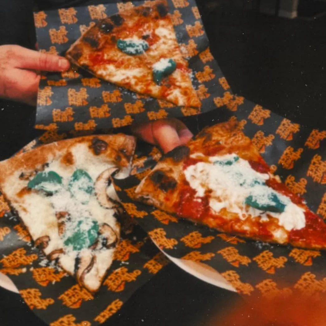 One More Slice logotyp