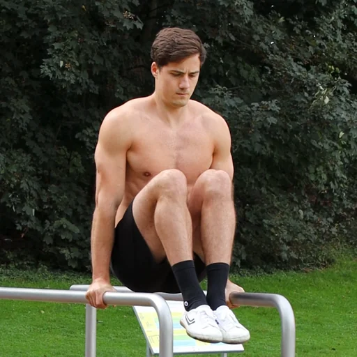 Knee Raises, Knieheben am Barren