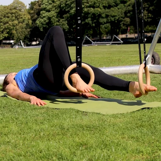 Einbeinige Leg Curls an den Turnringen