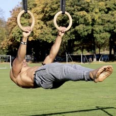 Front Lever an den Turnringen