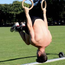 Unterstützte Back Lever Pulls (gehockt, Level 1): Perfekt für den Einstieg