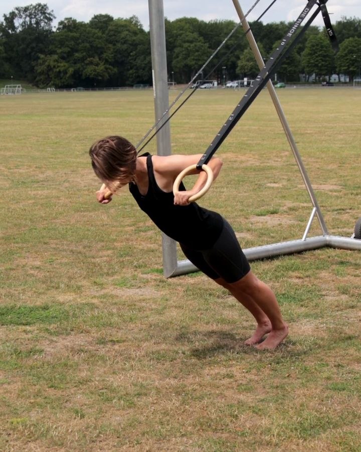 Bulgarian Push Ups High Position with gym rings