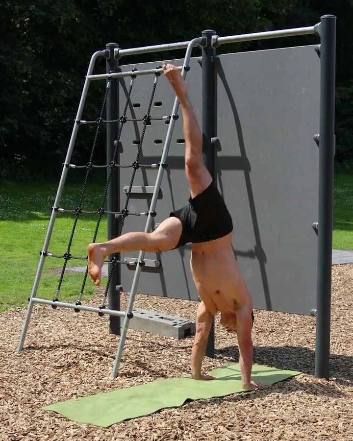 Handstand Upswing