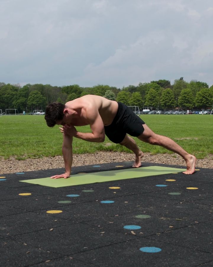 Push Up Shoulder Taps