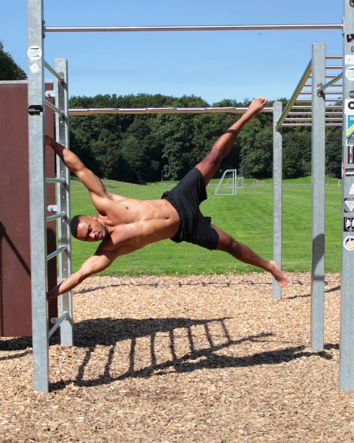 Straddle Human Flag