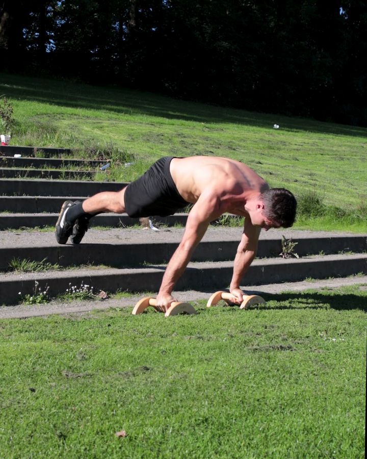 Elevated Planche Lean