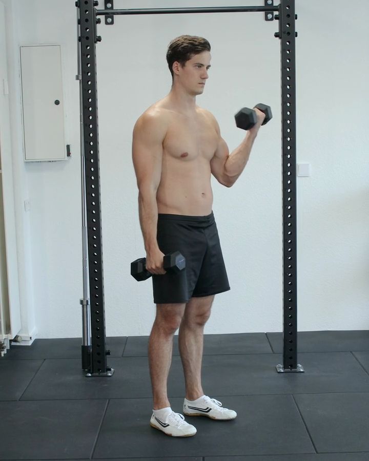 Alternating Biceps Curls with dumbbells