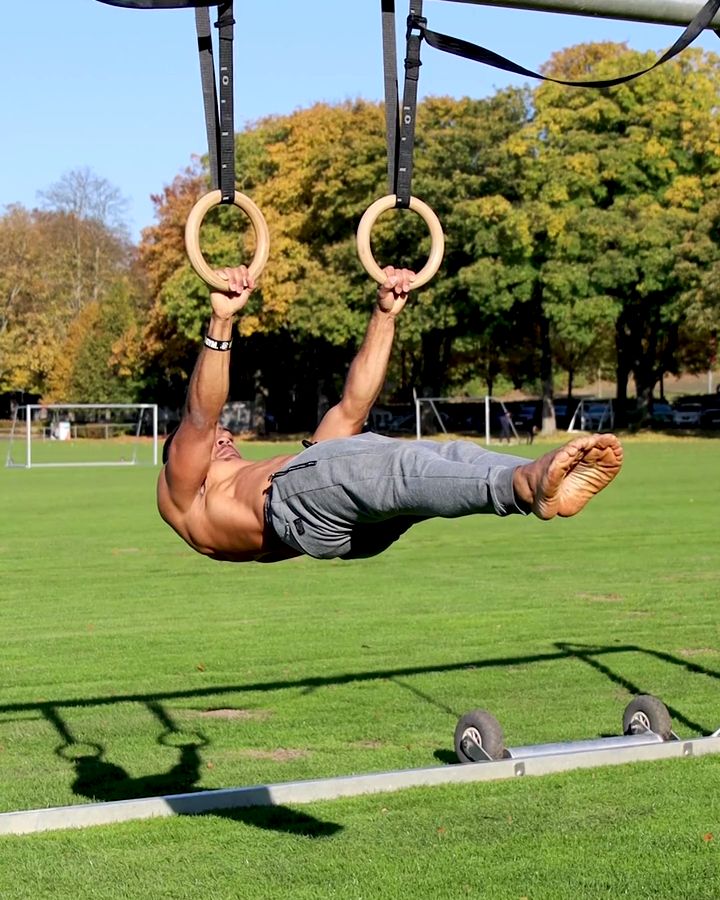 Front Lever an den Turnringen