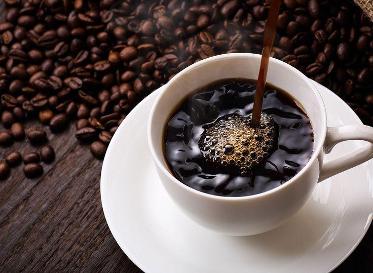 Clock showing optimal coffee timing between 9:30-11:30 AM with coffee cup and cortisol rhythm graph