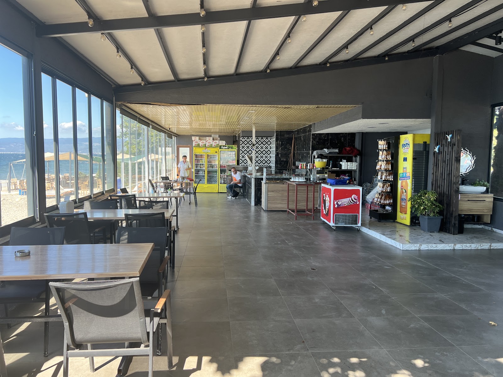 One Tea Beach Cafe