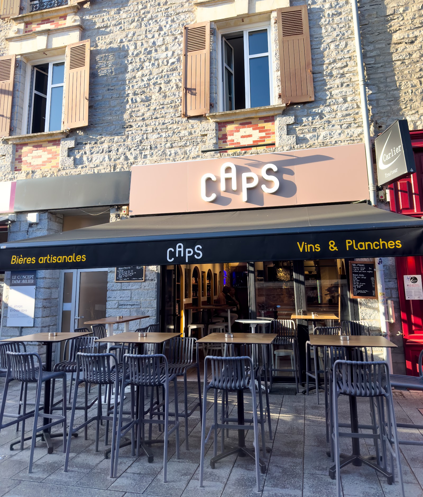 Caps