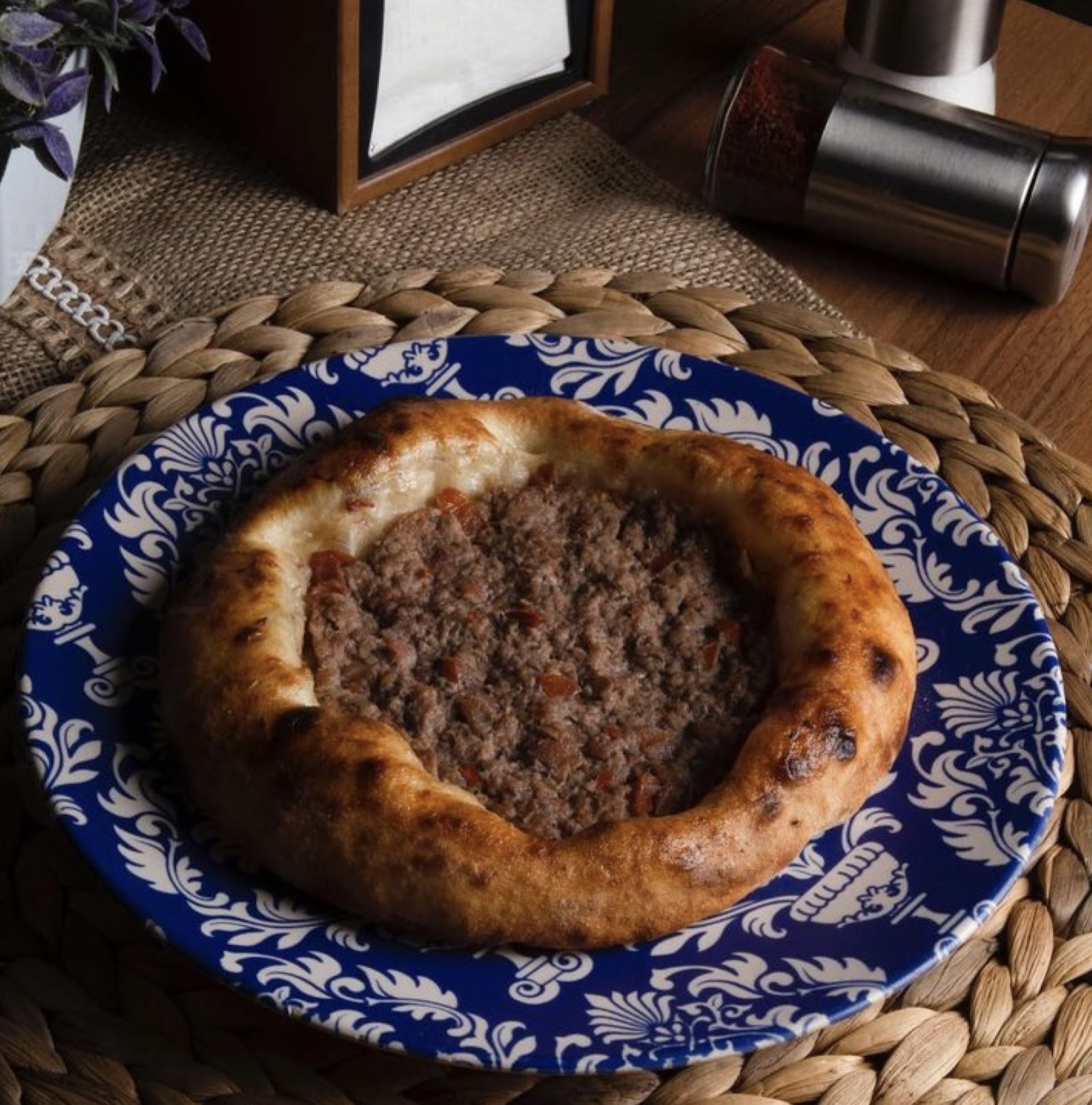 Tarihi Aynali Carsi Pide ve Cantik Salonu