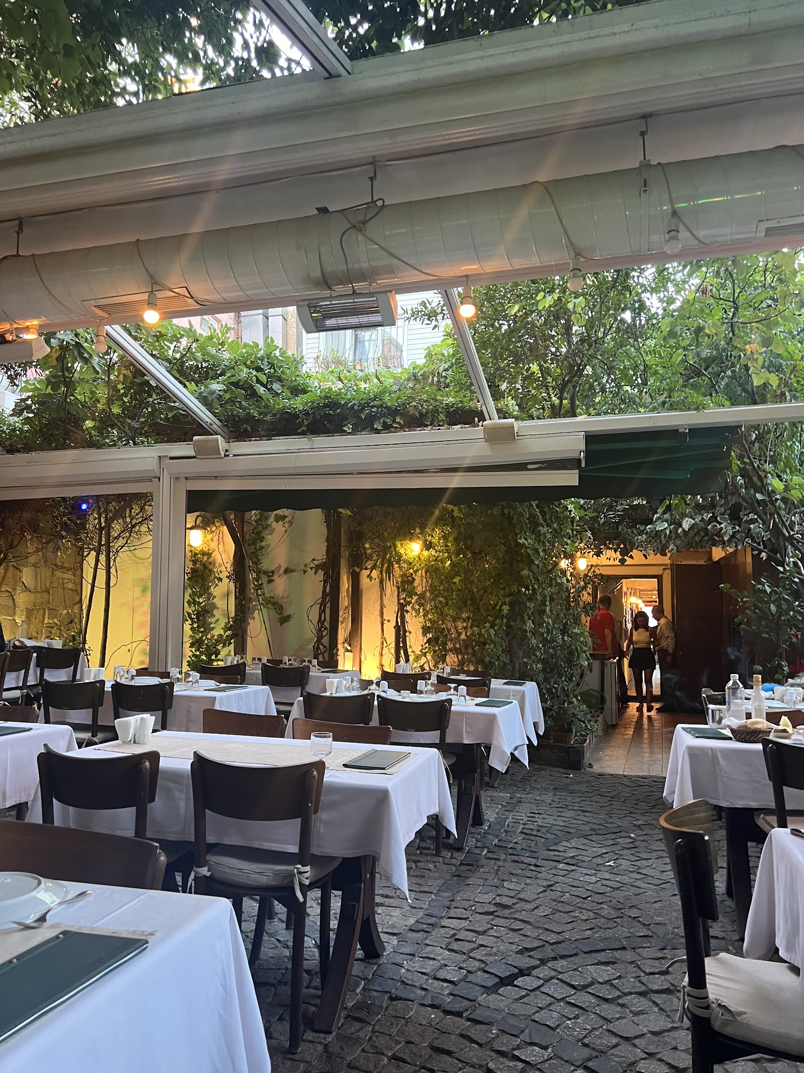 İnciraltı Tavern