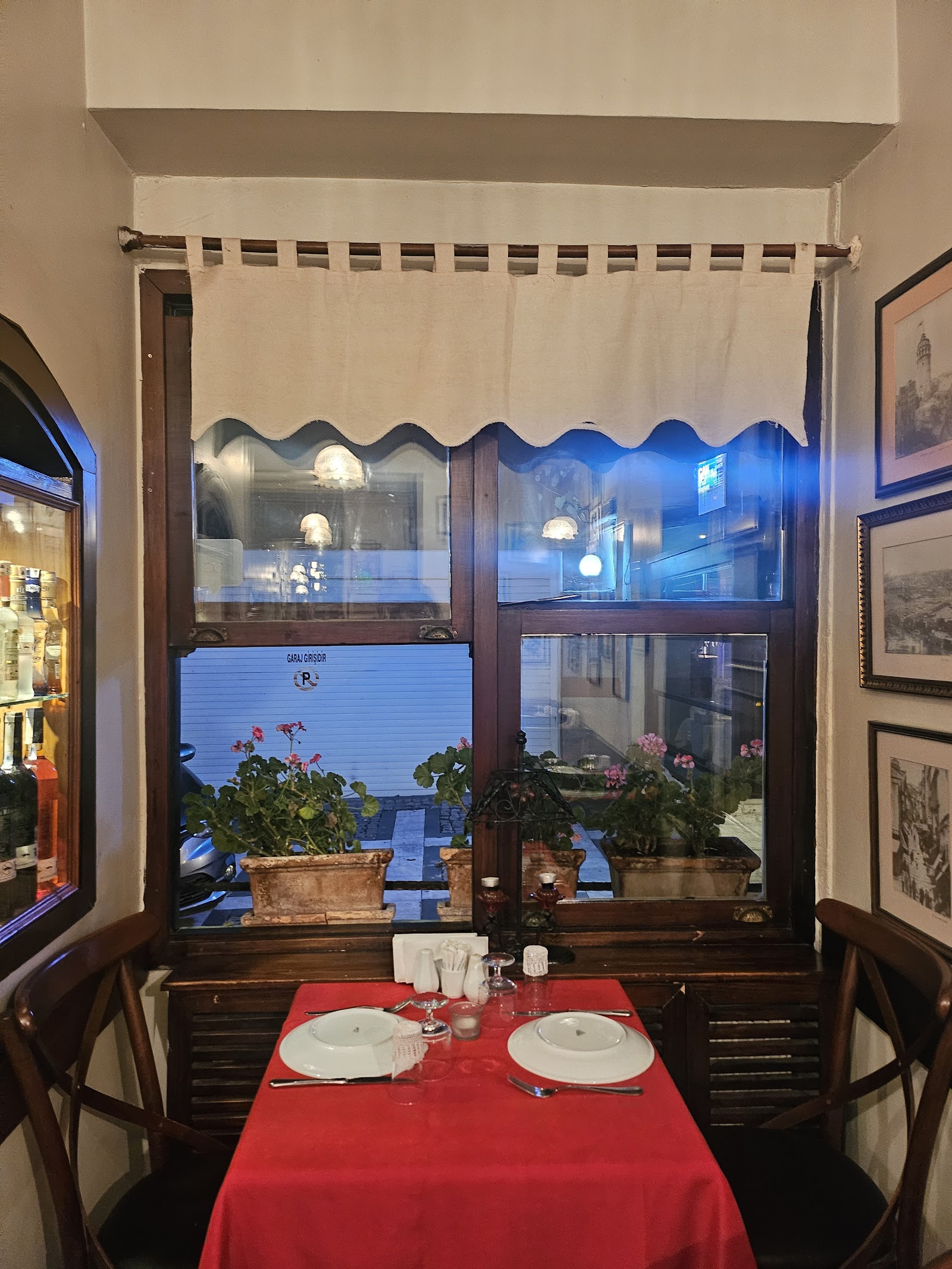 İnciraltı Tavern